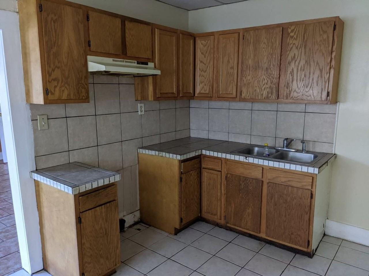 805 4th Court West - Photo 4 of 9