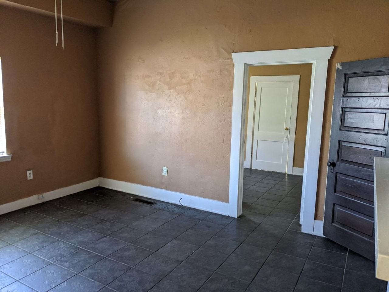 805 4th Ct W - Photo 7 of 9