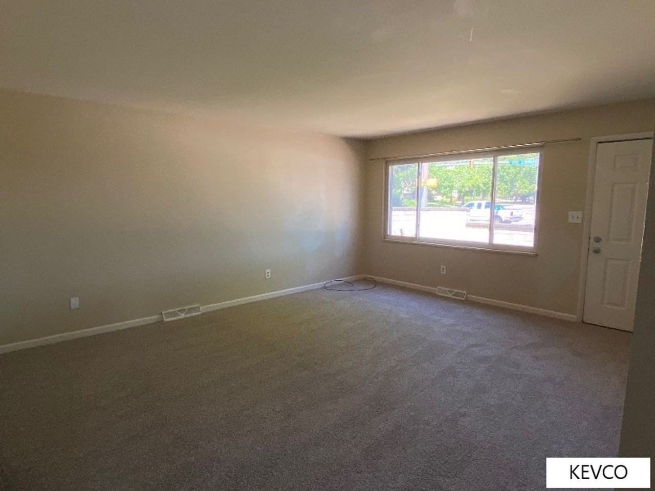 521 W Drake Rd - Photo 2 of 13