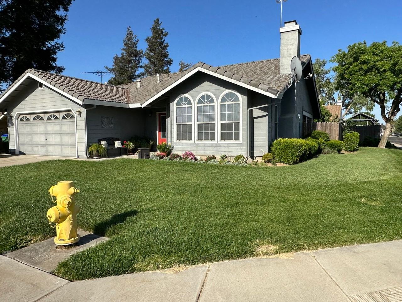 8666 Diamond Ln - Photo 3 of 39