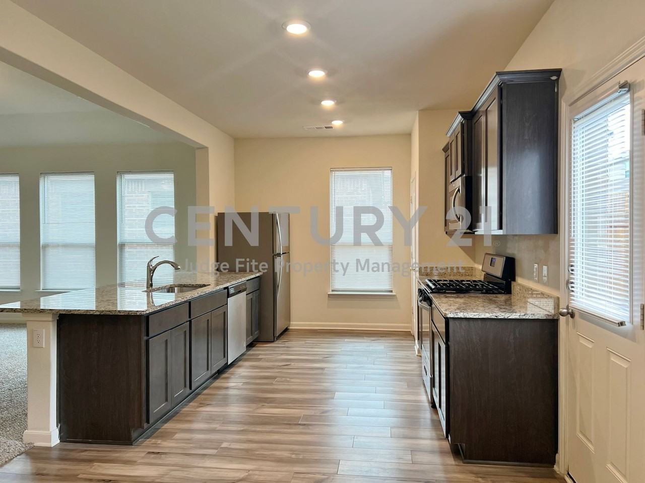 901 Serena Dr - Photo 2 of 11