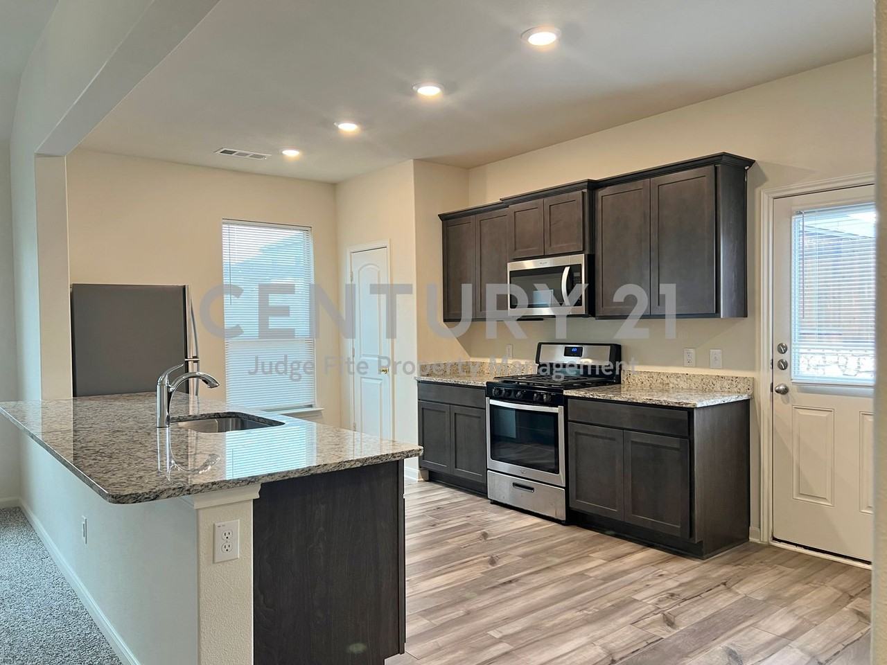 901 Serena Dr - Photo 3 of 11