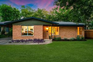 featured image of 810 E 47th St