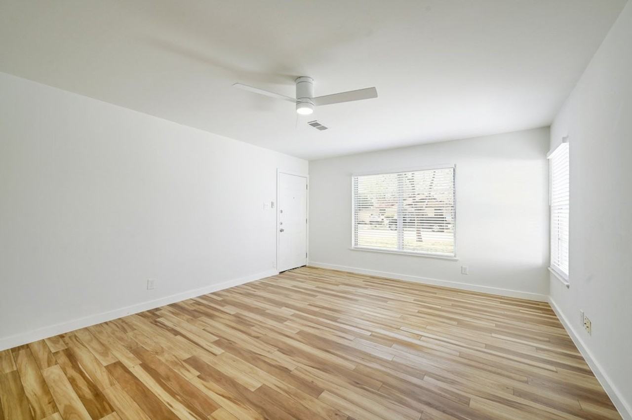 810 E 47th St - Photo 4 of 24