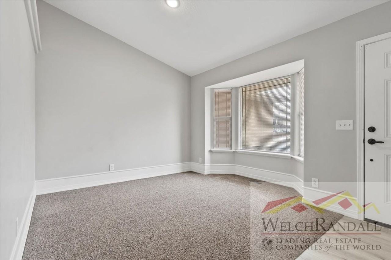 8329 S Water Oak Dr - Photo 2 of 30