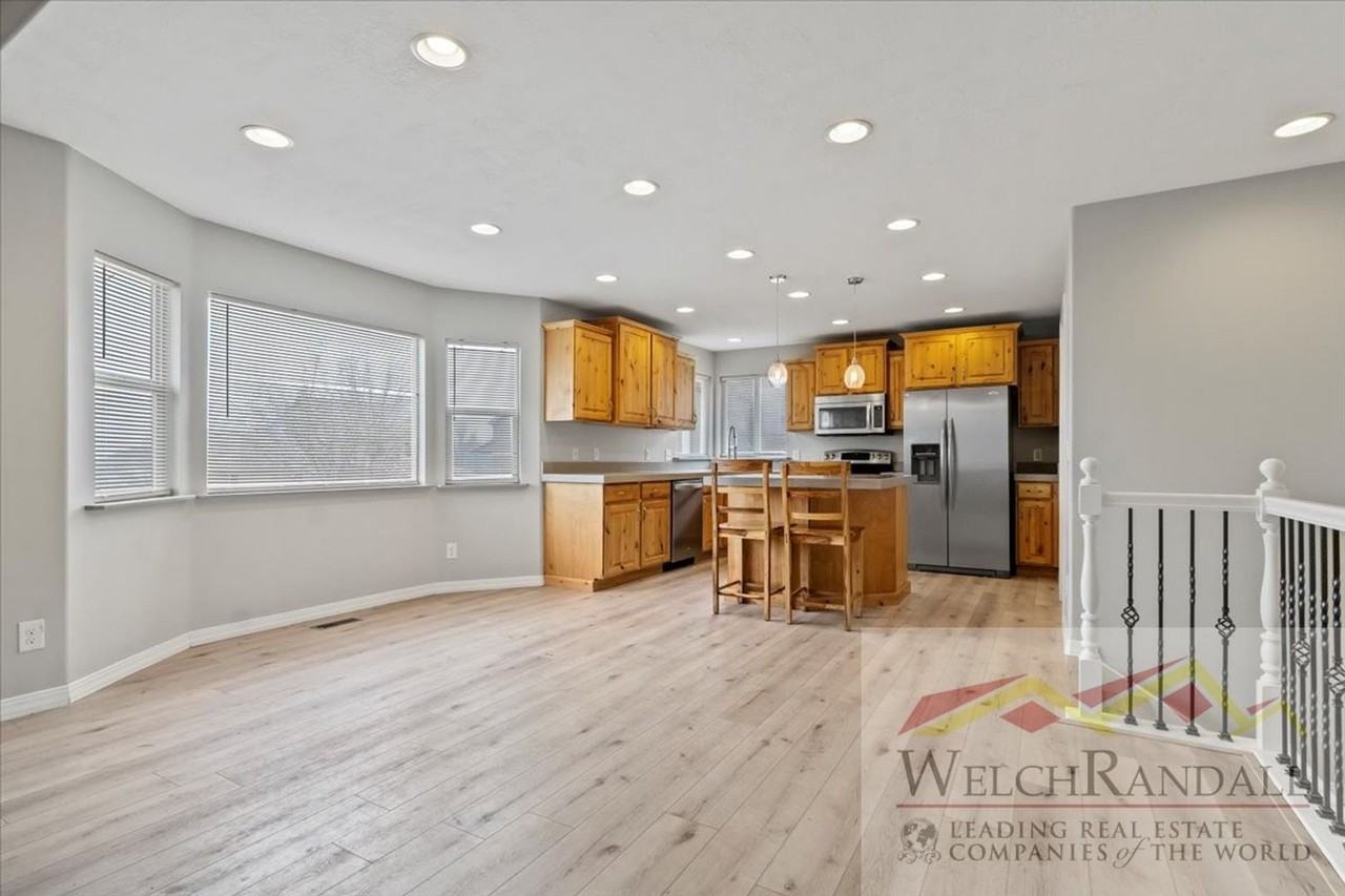 8329 S Water Oak Dr - Photo 3 of 30