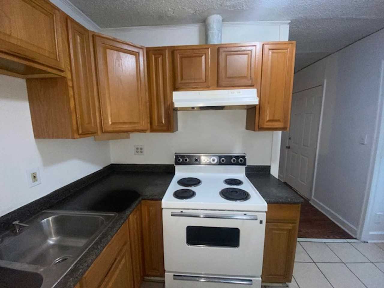 823 S Kilbourne Rd - Photo 6 of 18