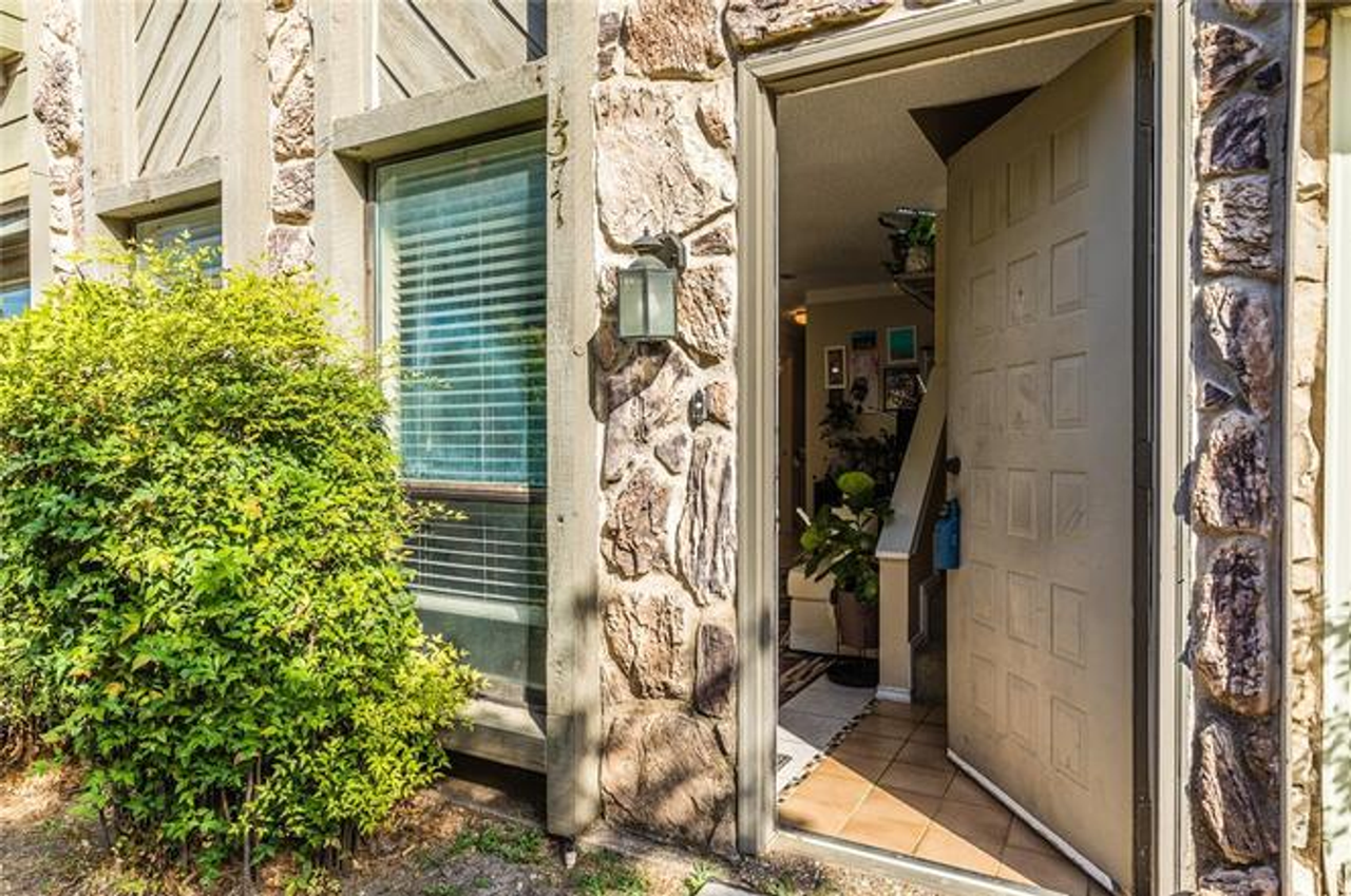 1371 S 11th St - Photo 3 of 24