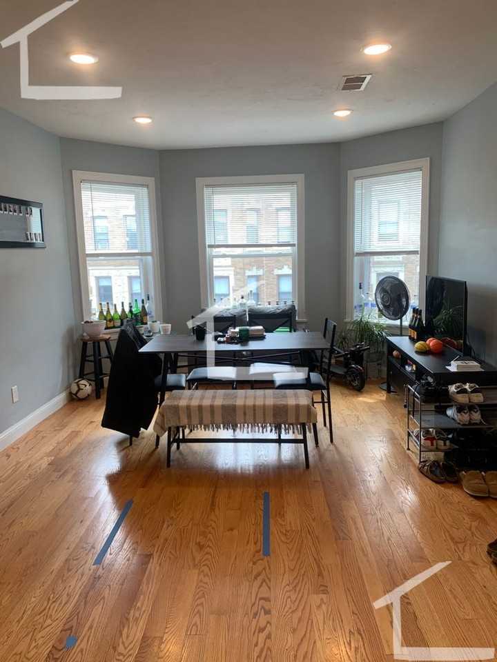 188 Kelton St - Photo 2 of 12