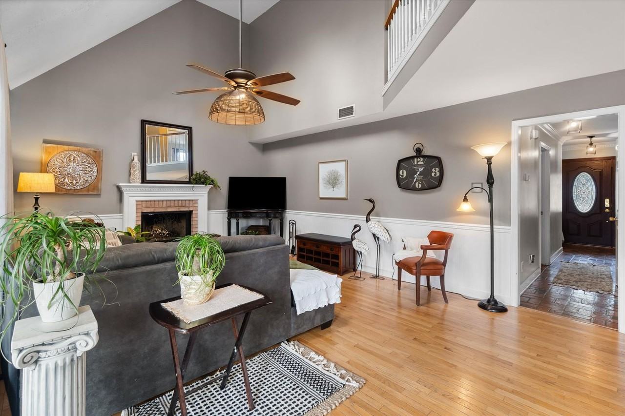 3840 Isabel Way W - Photo 3 of 20