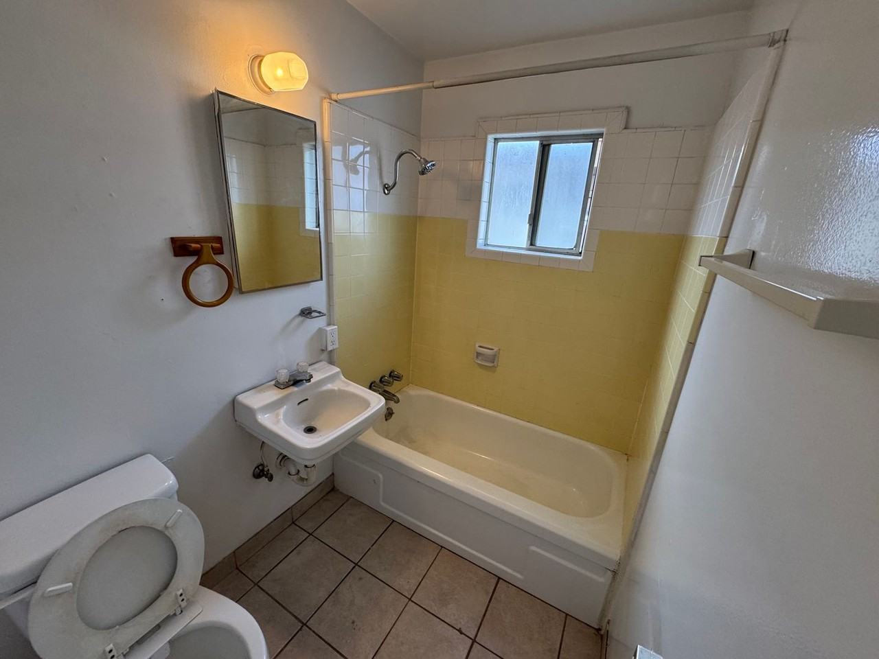 1529 21st Ave - Photo 3 of 4