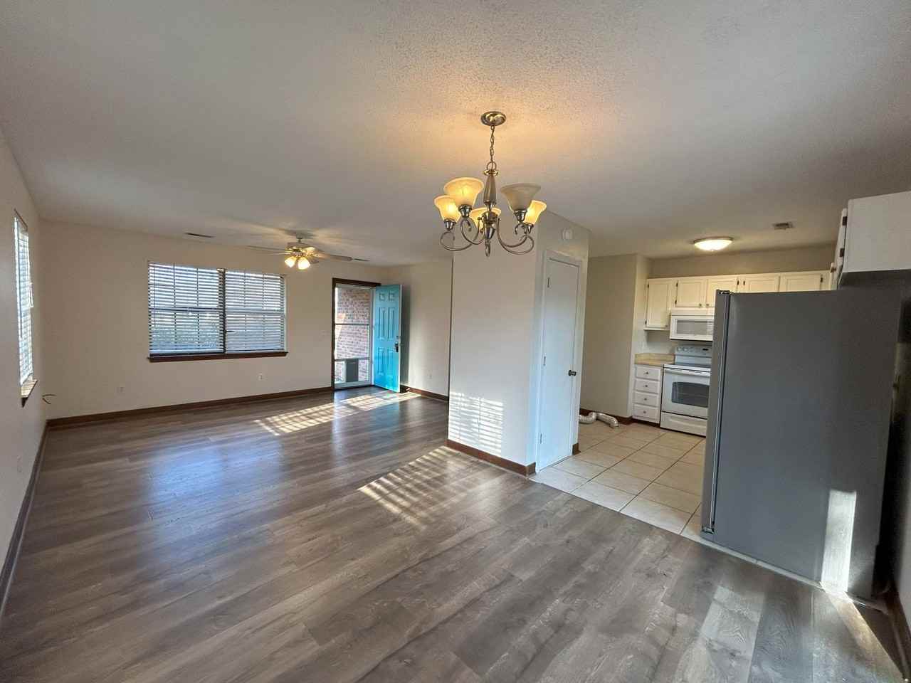 137 Woodberry Ct - Photo 4 of 21