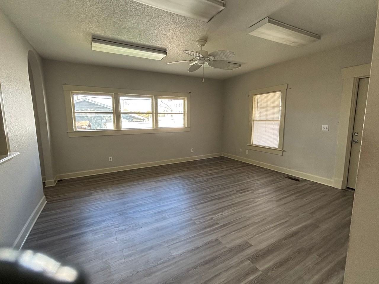 310 S Clake St - Photo 6 of 10