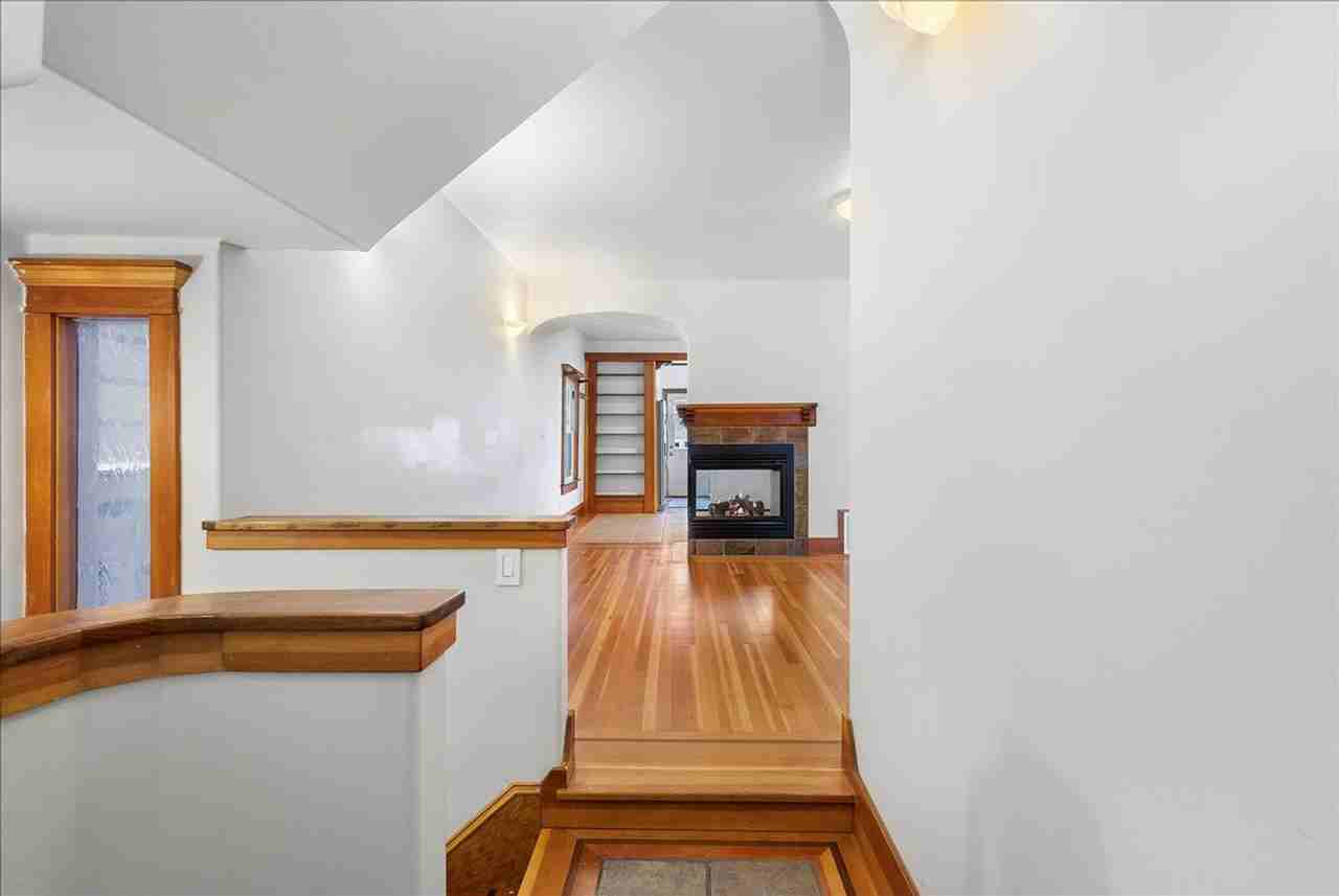 1038 Santa Clara Ave #A - Photo 3 of 30