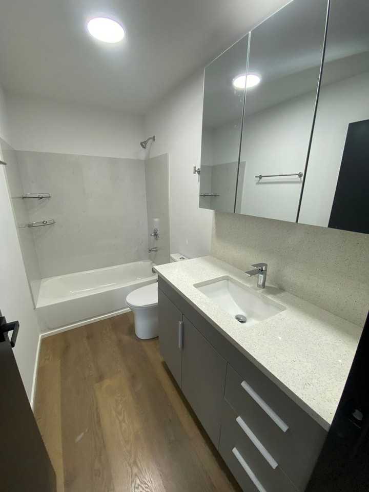 Dakar on Lake - Photo 5 of 8