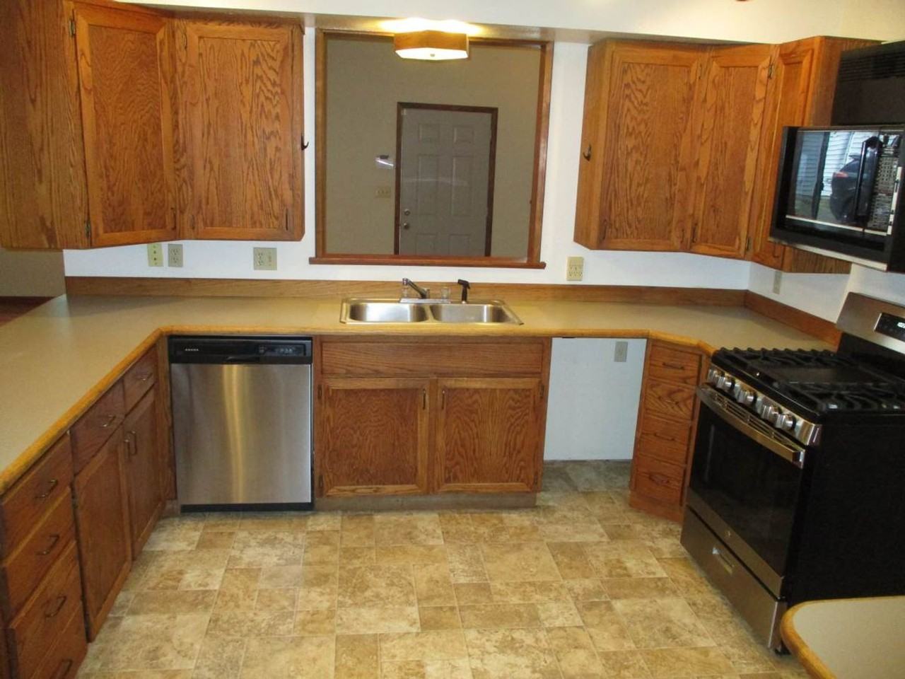 7507 Skansie Ave #B - Photo 6 of 18