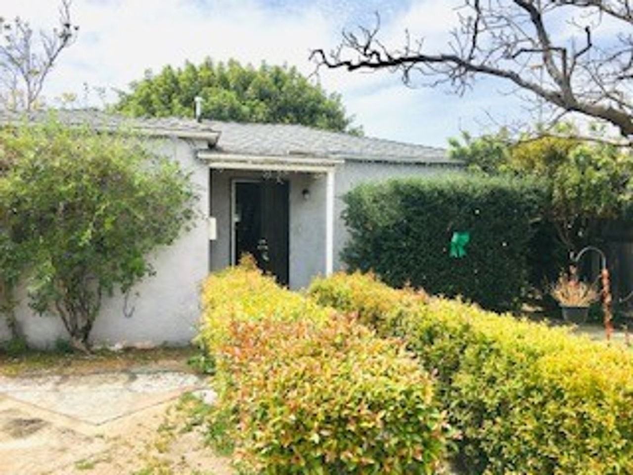 812 45th St - Photo 2 of 11