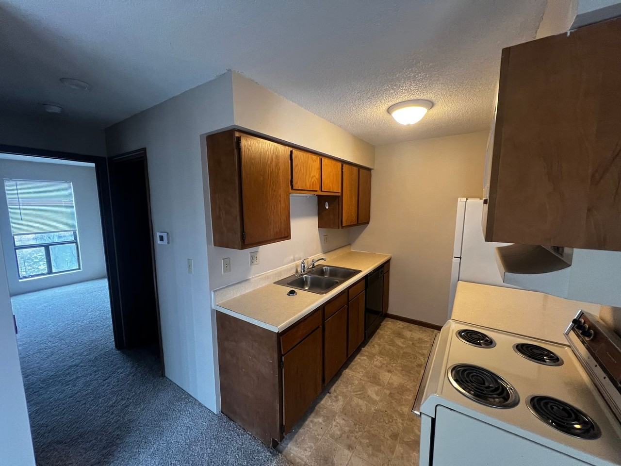 Lakeside Apartments - Photo 4 of 17