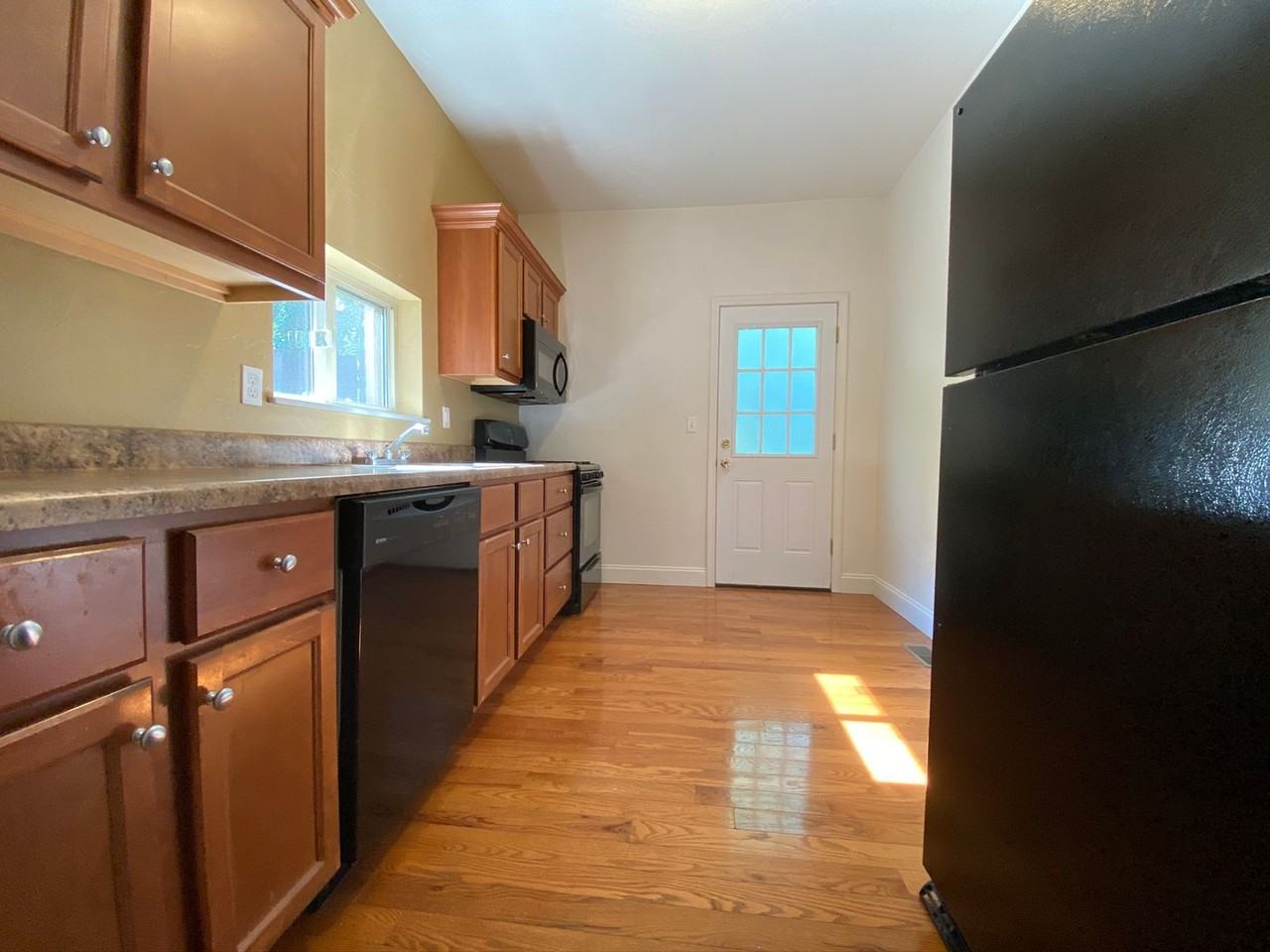 5537 Beeler St - Photo 2 of 8