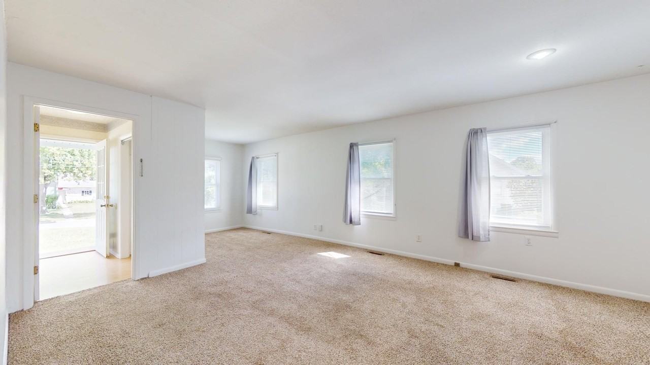 1023 Garfield Ave - Photo 2 of 16