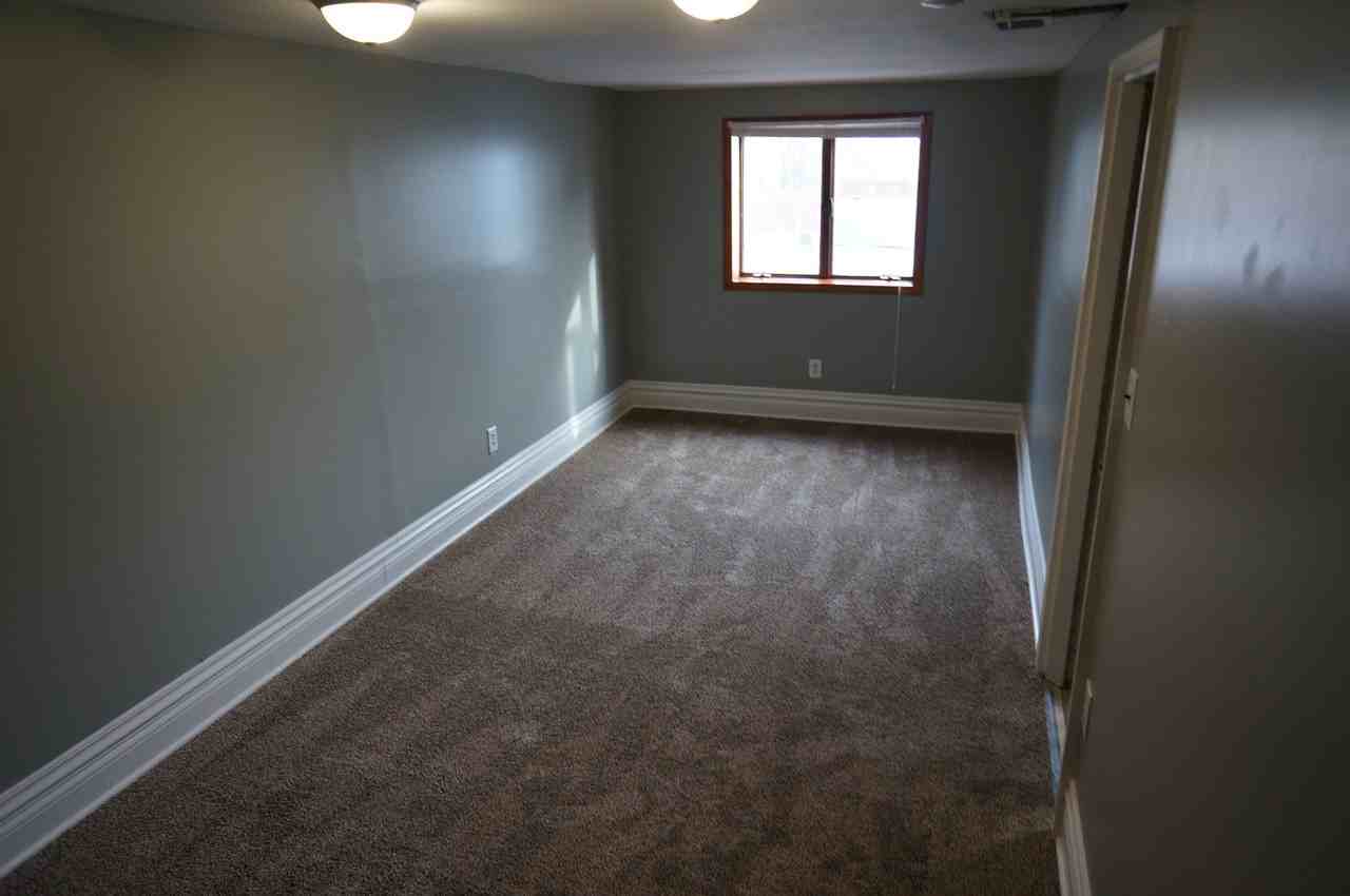 1103 E 6th St - Photo 7 of 11