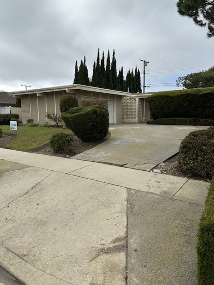 27031 Grayslake Rd - Photo 2 of 17