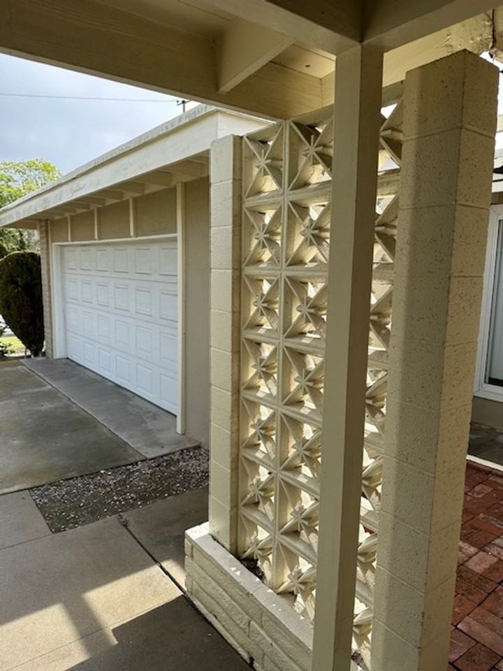 27031 Grayslake Rd - Photo 3 of 17