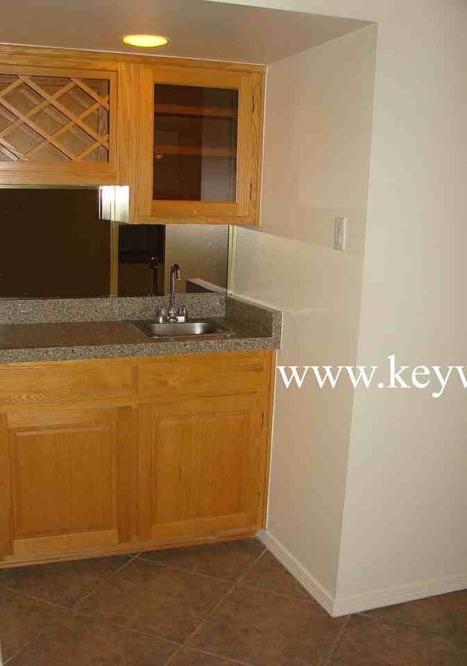 4816 Manitoba Ct Ne - Photo 3 of 16