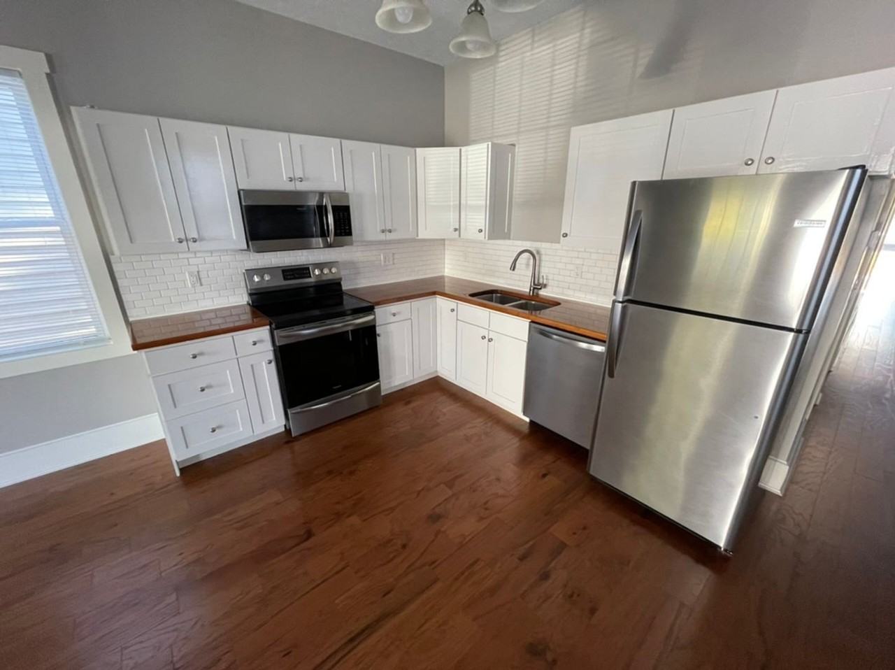 468 E Brandeis Ave - Photo 3 of 16