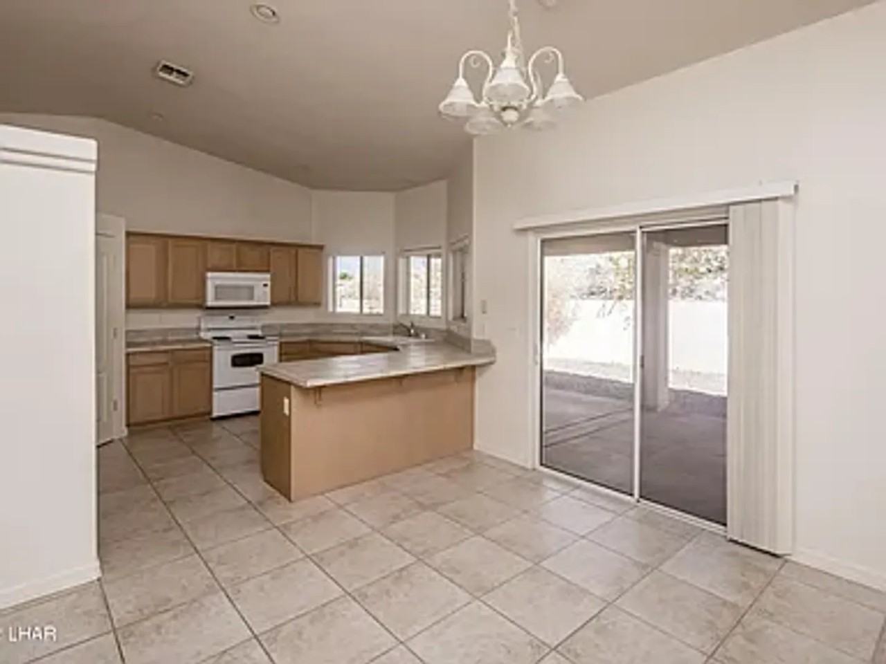 830 Desert View Dr - Photo 5 of 14
