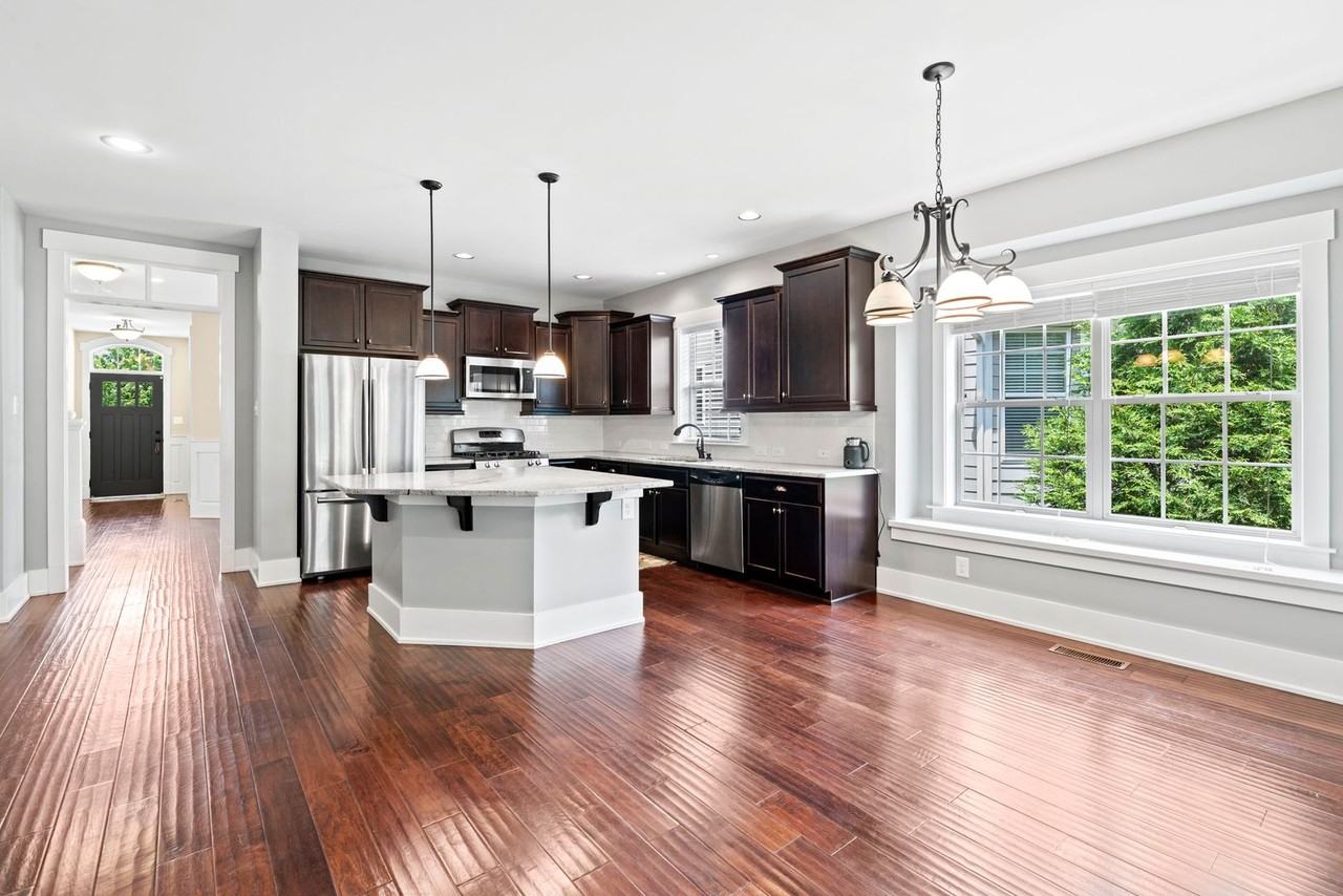 112 Harlow Bnd - Photo 3 of 26