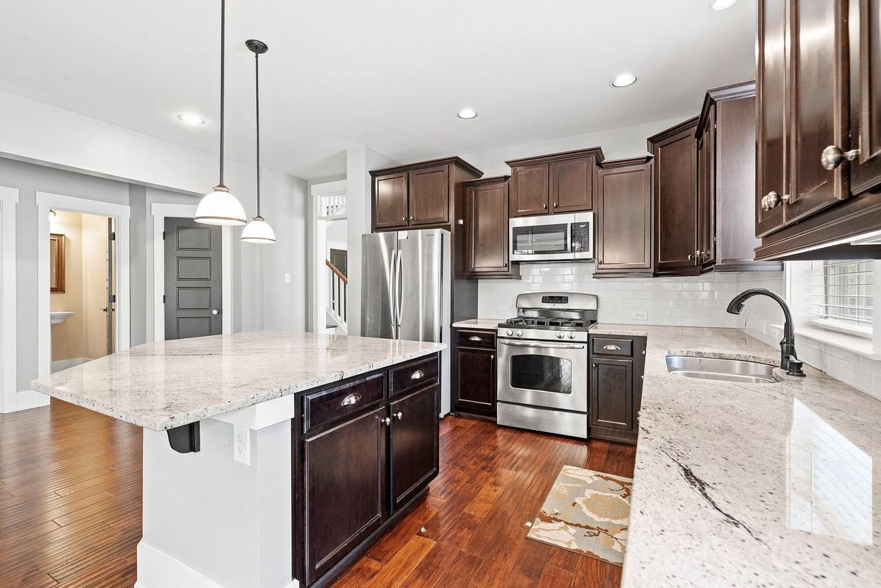 112 Harlow Bnd - Photo 4 of 26