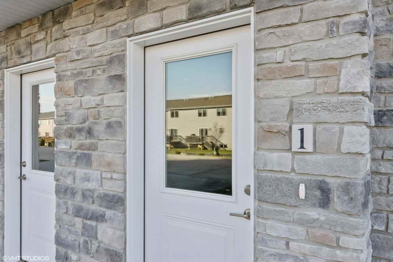 Big Ben Townhomes - Photo 2 of 29