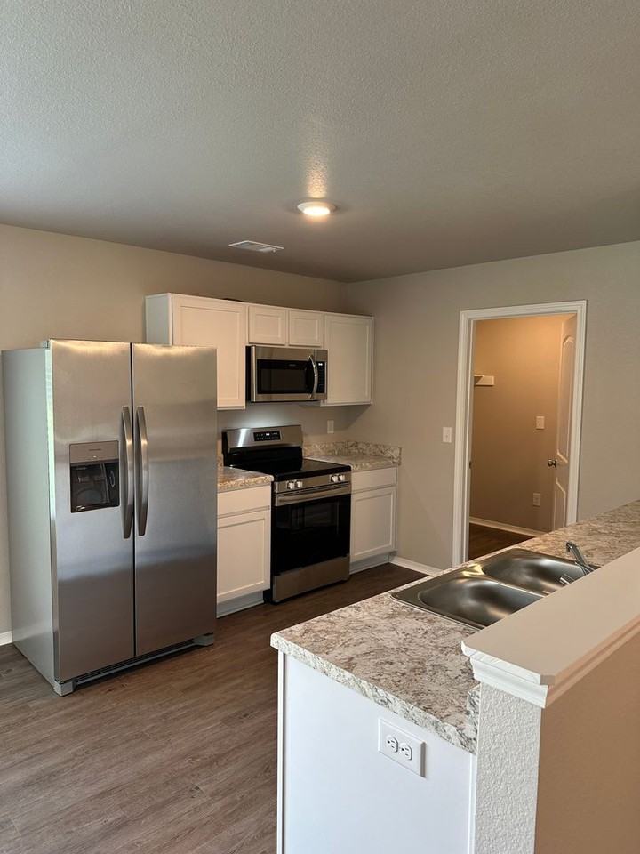 5131 Yukon Dr - Photo 6 of 26