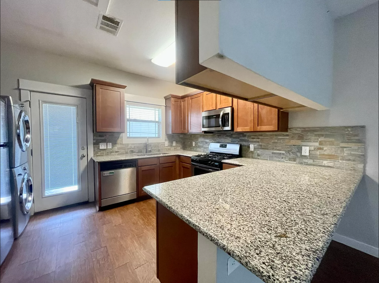 706 W North Loop Blvd - Photo 6 of 16