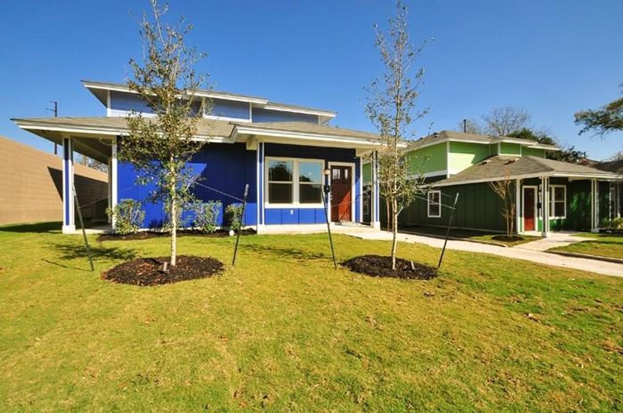 706 W North Loop Blvd - Photo 2 of 16