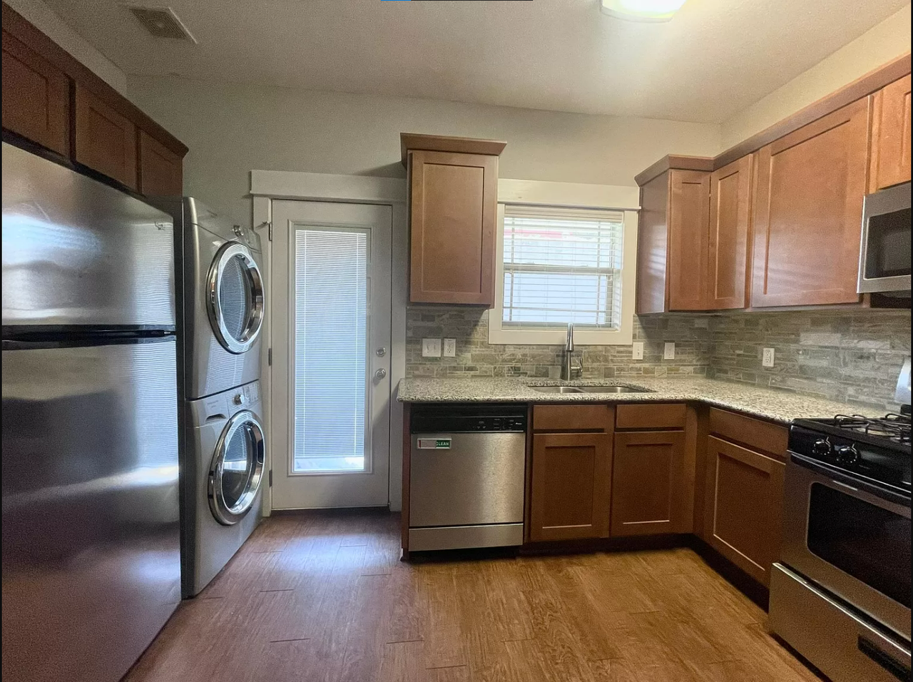 706 W North Loop Blvd - Photo 4 of 16