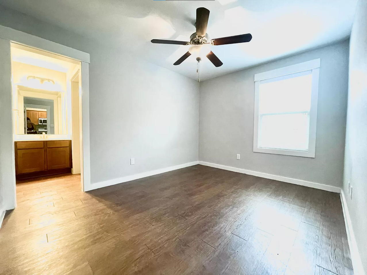 706 W North Loop Blvd - Photo 7 of 16