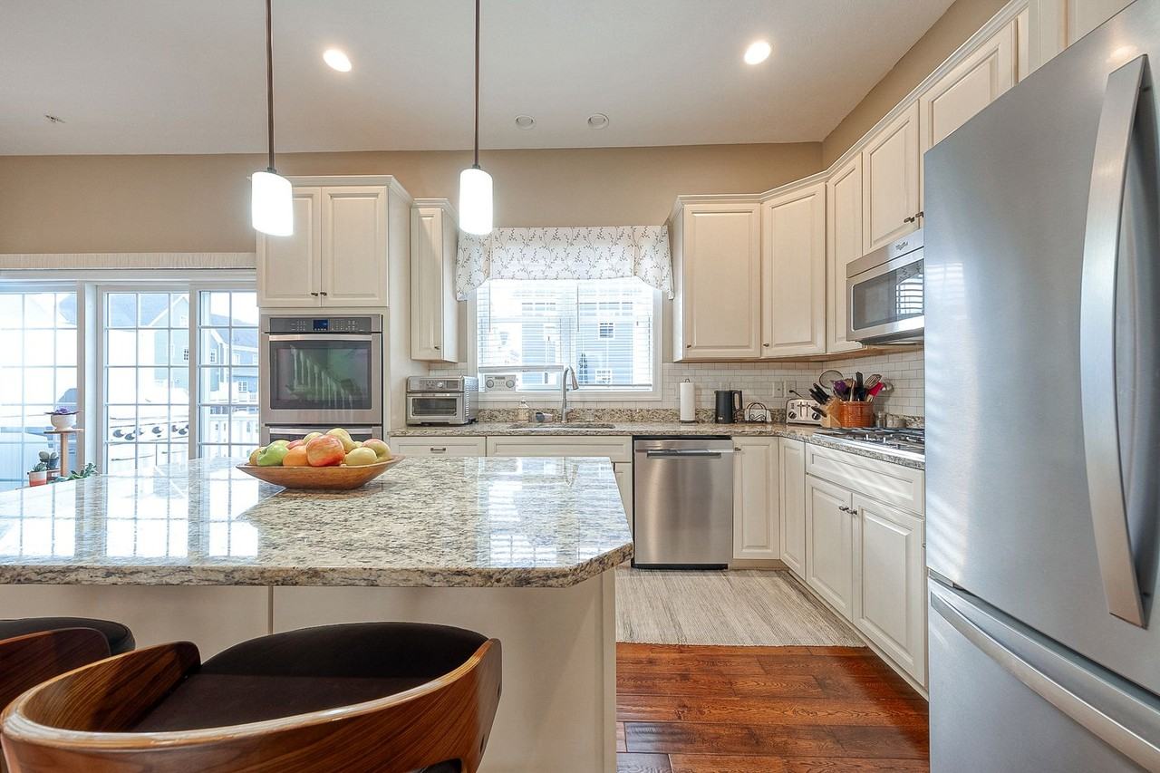 121 3rd St - Photo 3 of 19