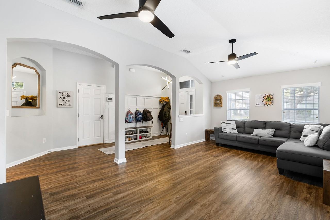 5177 Nw 81st Ave - Photo 3 of 22