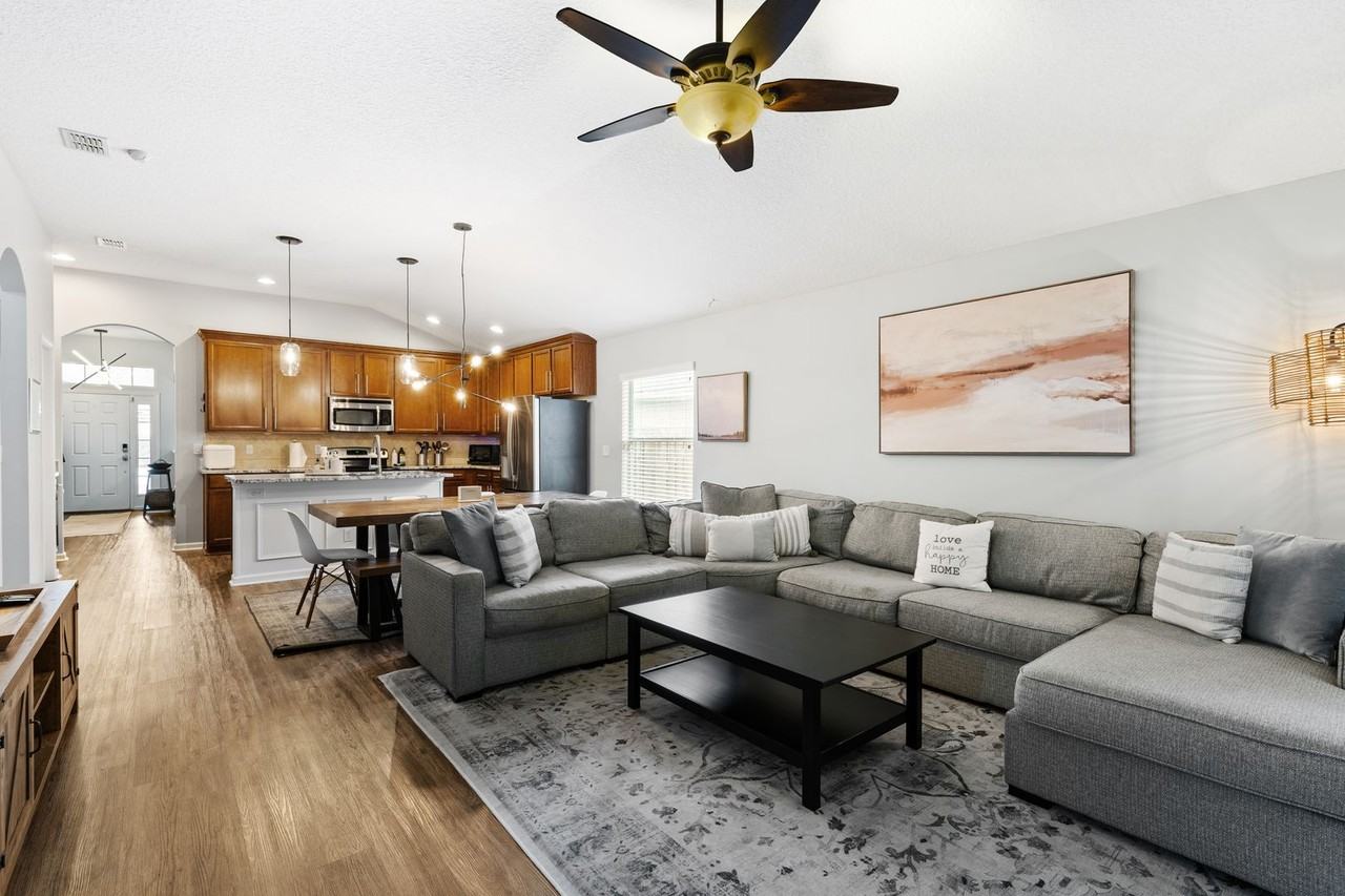 5177 Nw 81st Ave - Photo 4 of 22