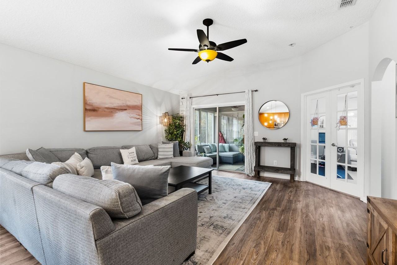 5177 Nw 81st Ave - Photo 5 of 22