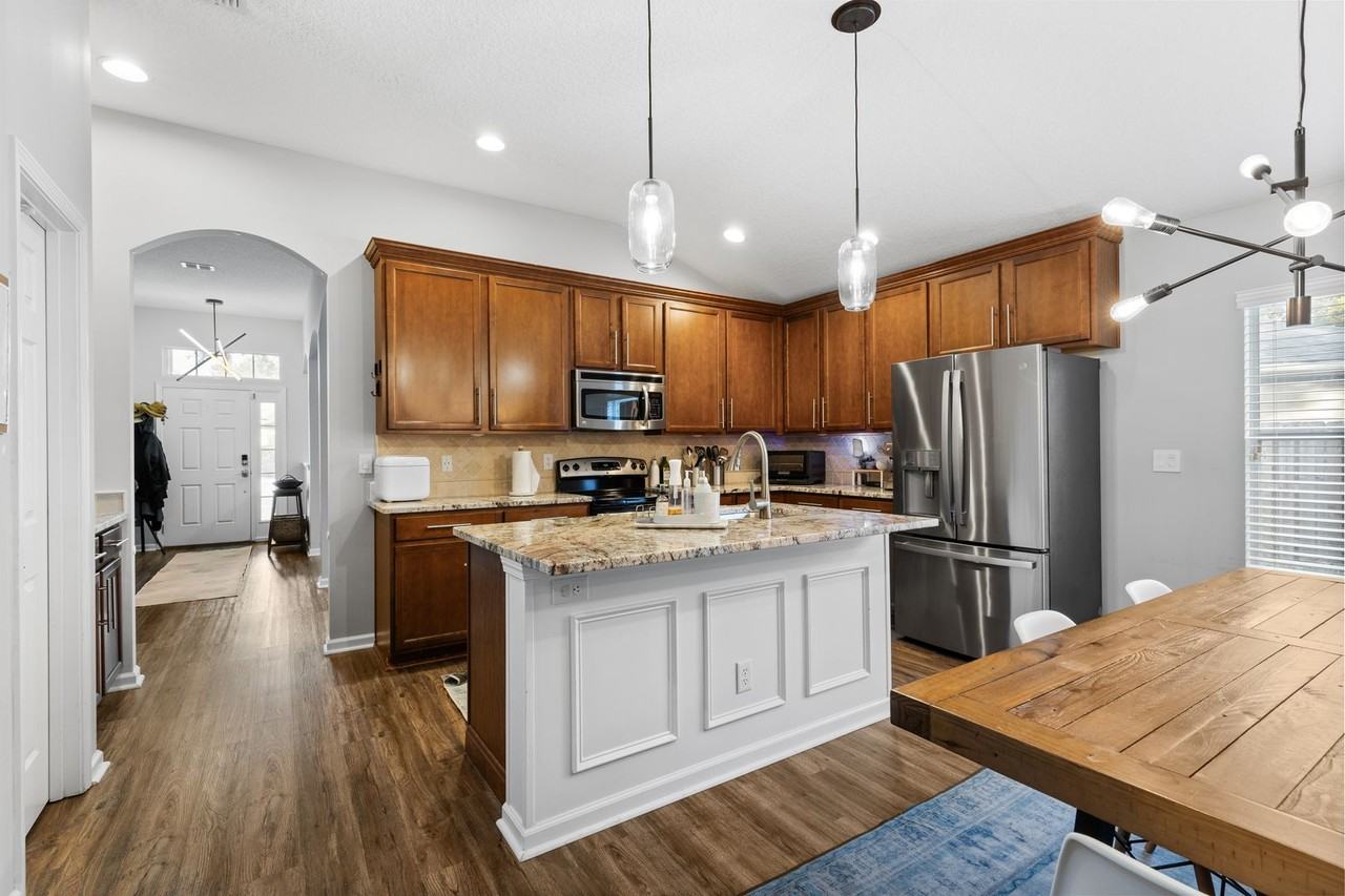 5177 Nw 81st Ave - Photo 6 of 22