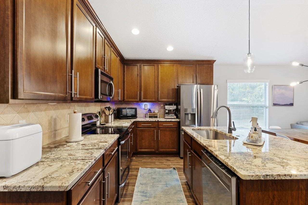 5177 Nw 81st Ave - Photo 7 of 22