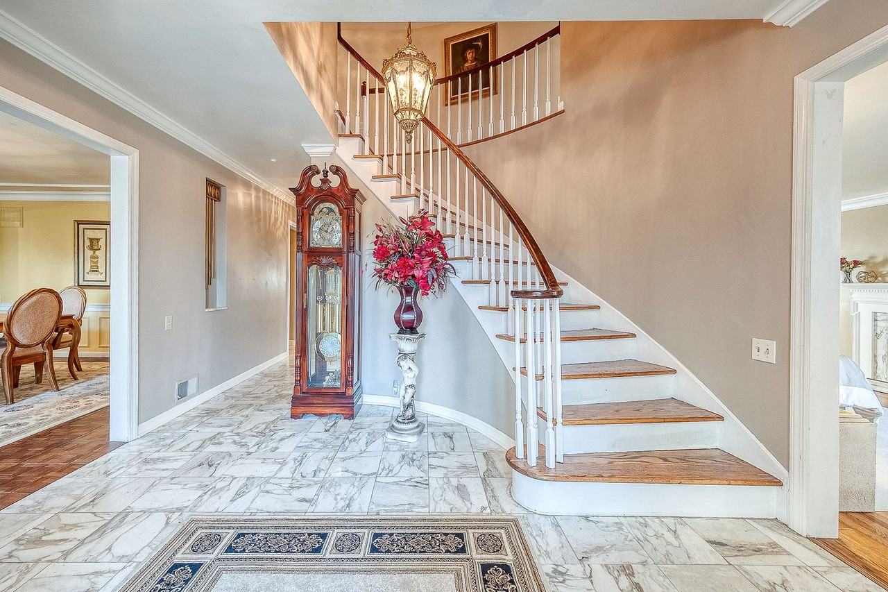 121 Shadow Ridge Dr - Photo 2 of 39