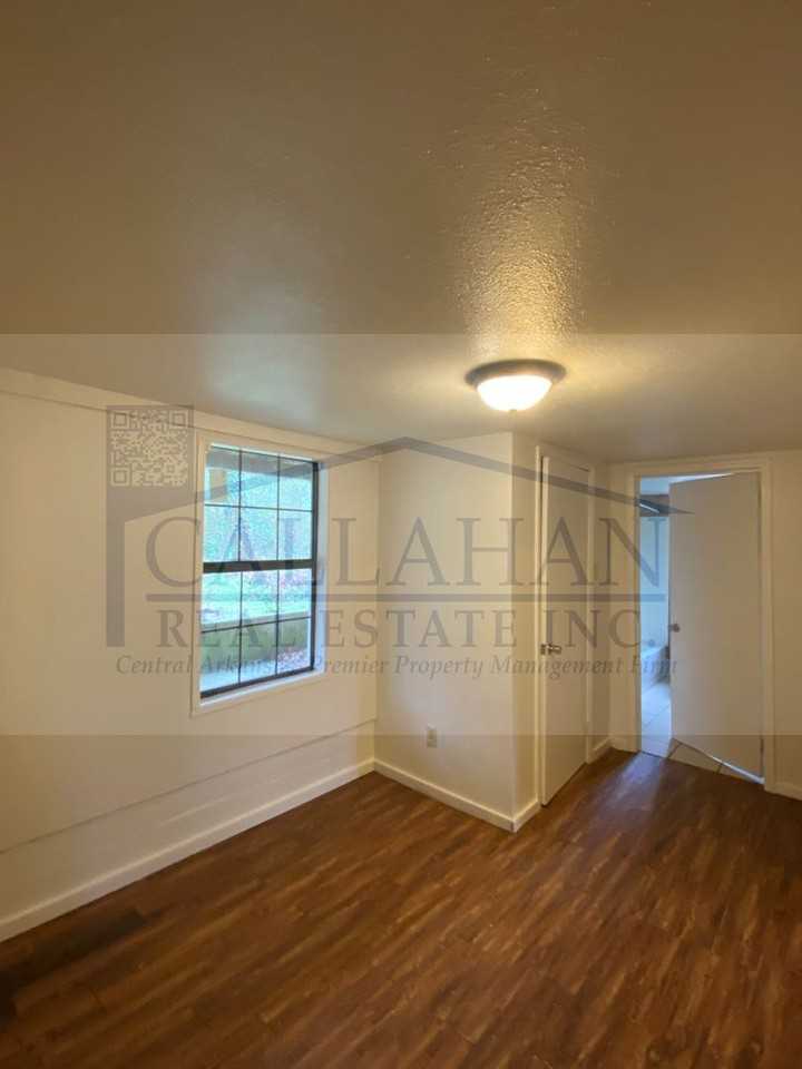 700 W 33rd St - Photo 4 of 21