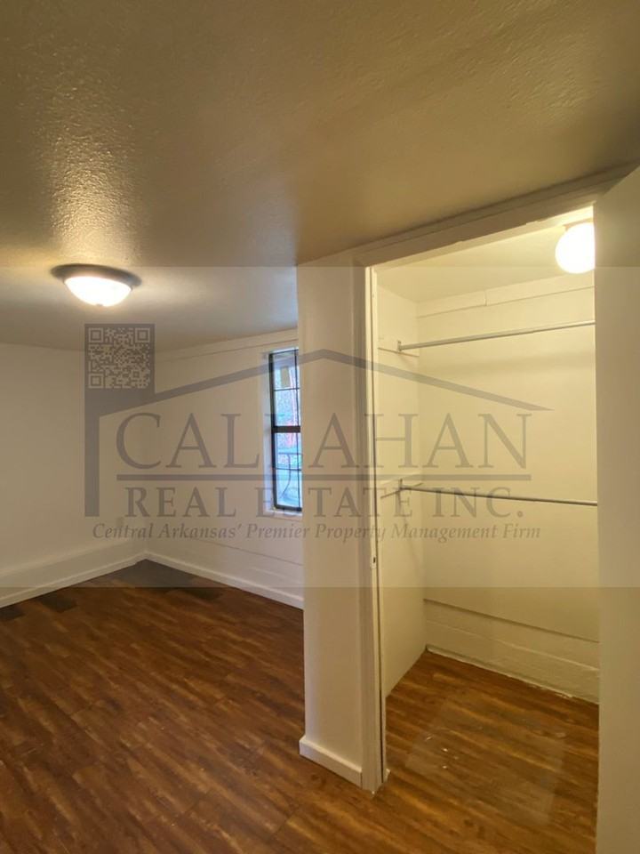 700 W 33rd St - Photo 6 of 21