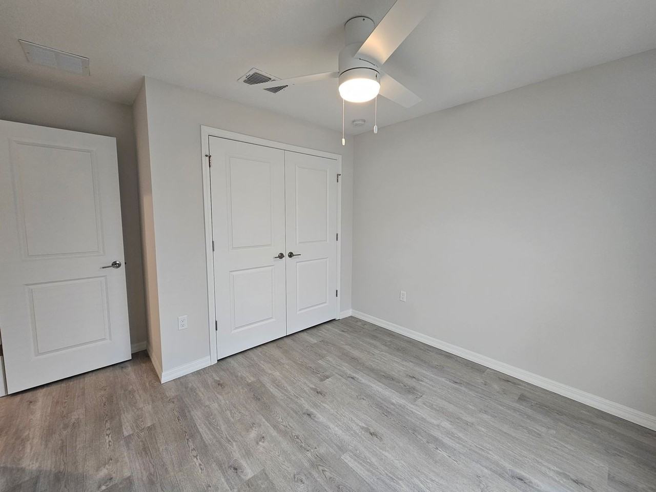 23 Rosecroft Ln #B - Photo 2 of 12
