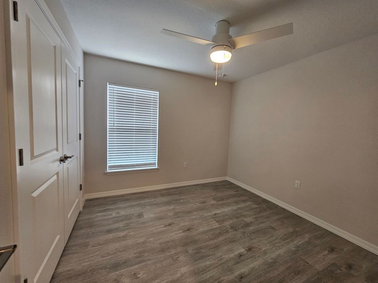 23 Rosecroft Ln #B - Photo 5 of 12