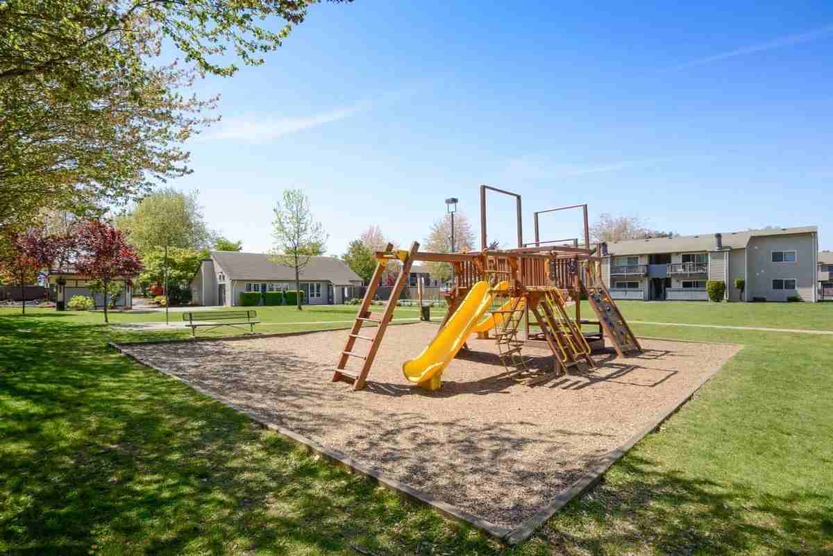 1615 W Smith St - Photo 2 of 16